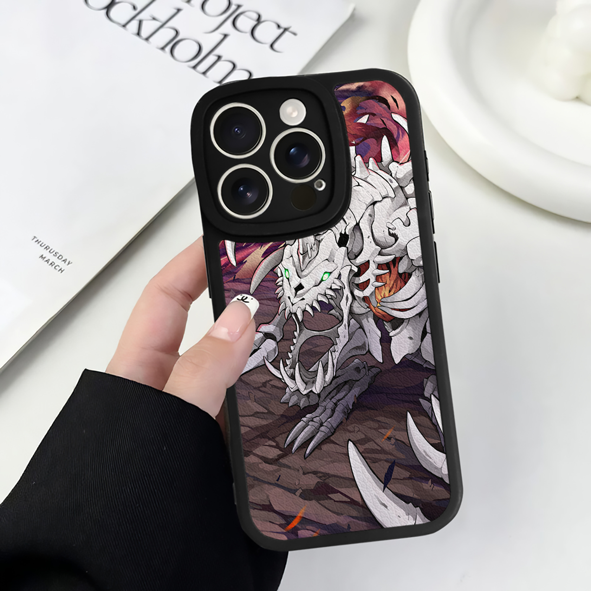 （画像用） Digimon デジタルモンスター/デジモン 【iPhone 16シリーズ対応】シリコンスマホケース（レザー調） 材質：シリコン